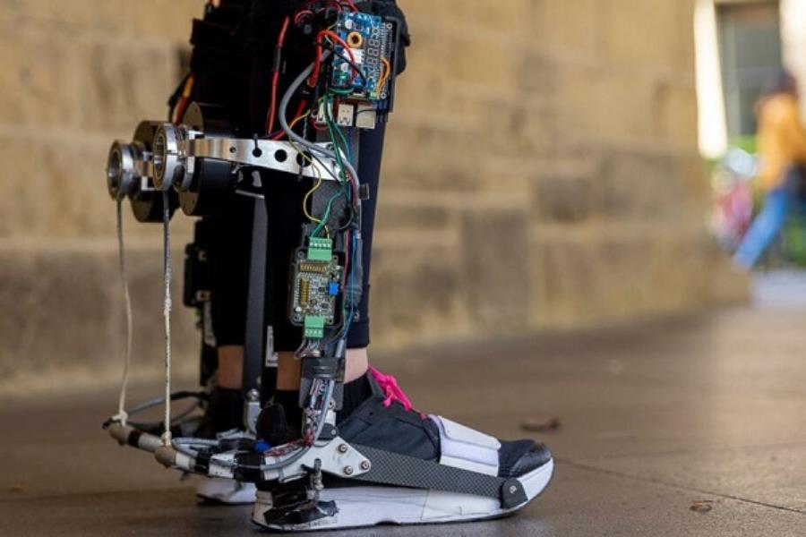 توسعه یک کفش رباتیک برای کمک به معلولان
